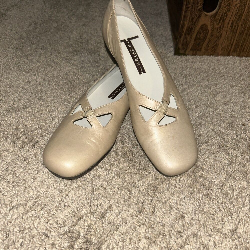 Trotters Woman's Maggie Gold Leather Slip-on Confort Loafer Size 6N